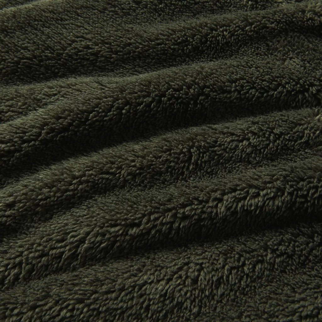 The material of Roark's Rambler Fleece in Dark Military for men. Big Image - 8