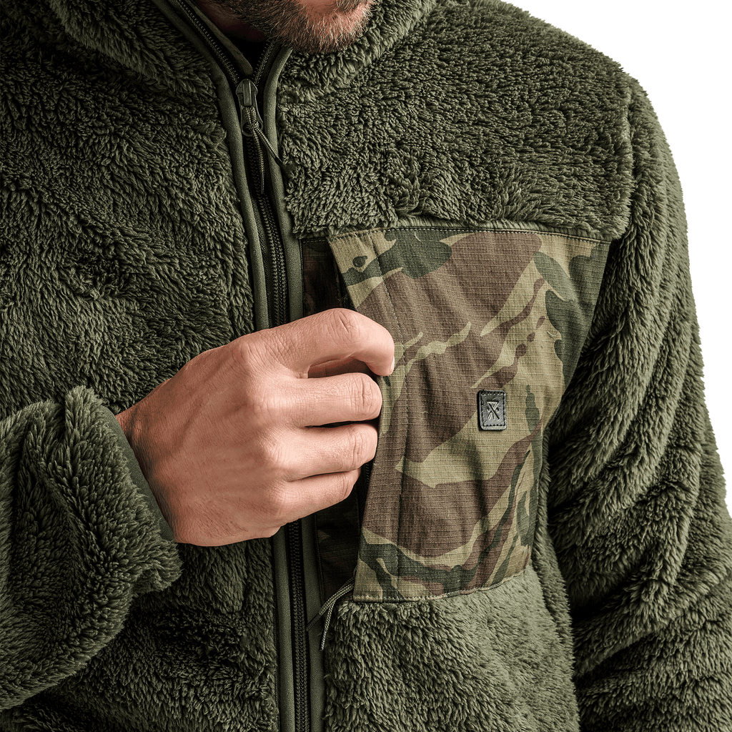 The chest pocket of Roark's Rambler Fleece in Dark Military for men. Big Image - 6