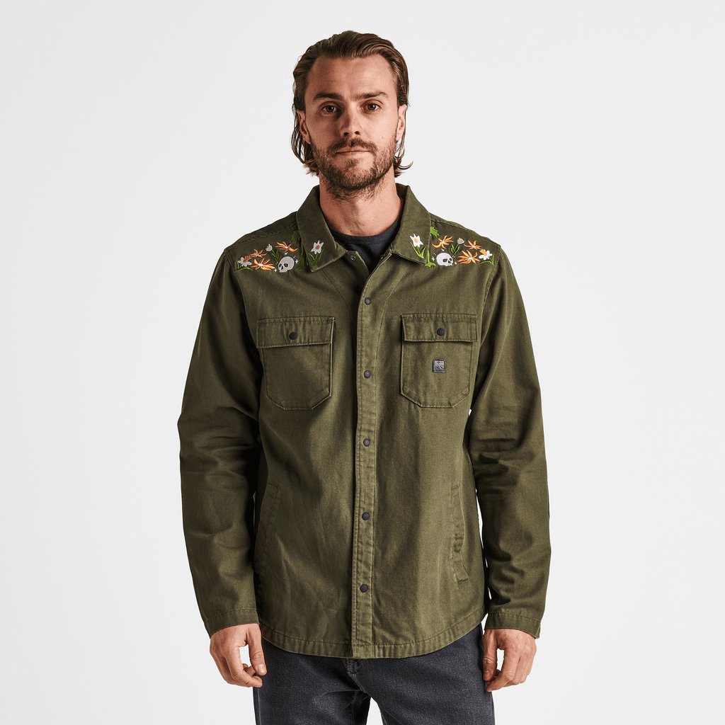 The on body view of Roark's Hebrides Lightweight Jacket - Atoll Dark Military Big Image - 2