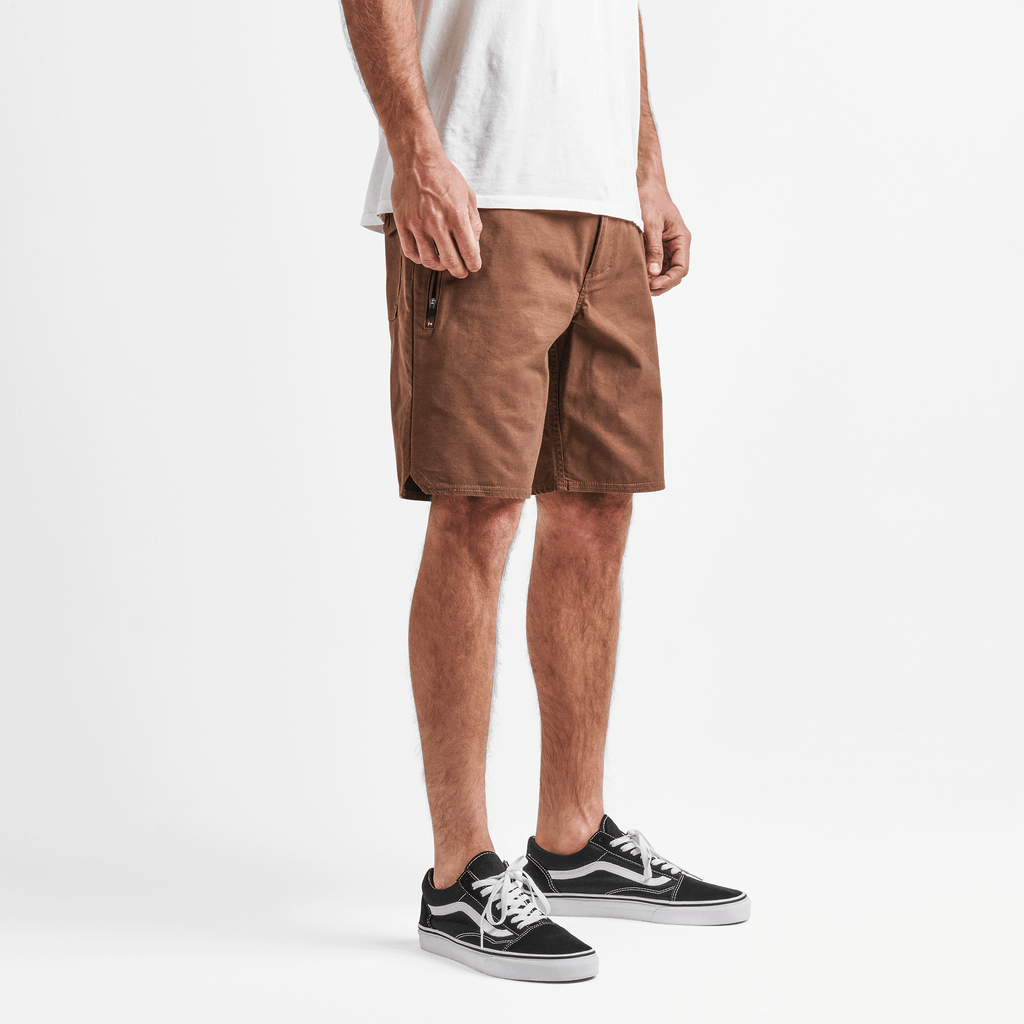 The model of Roark's Layover Shorts 19" - Brown Big Image - 4