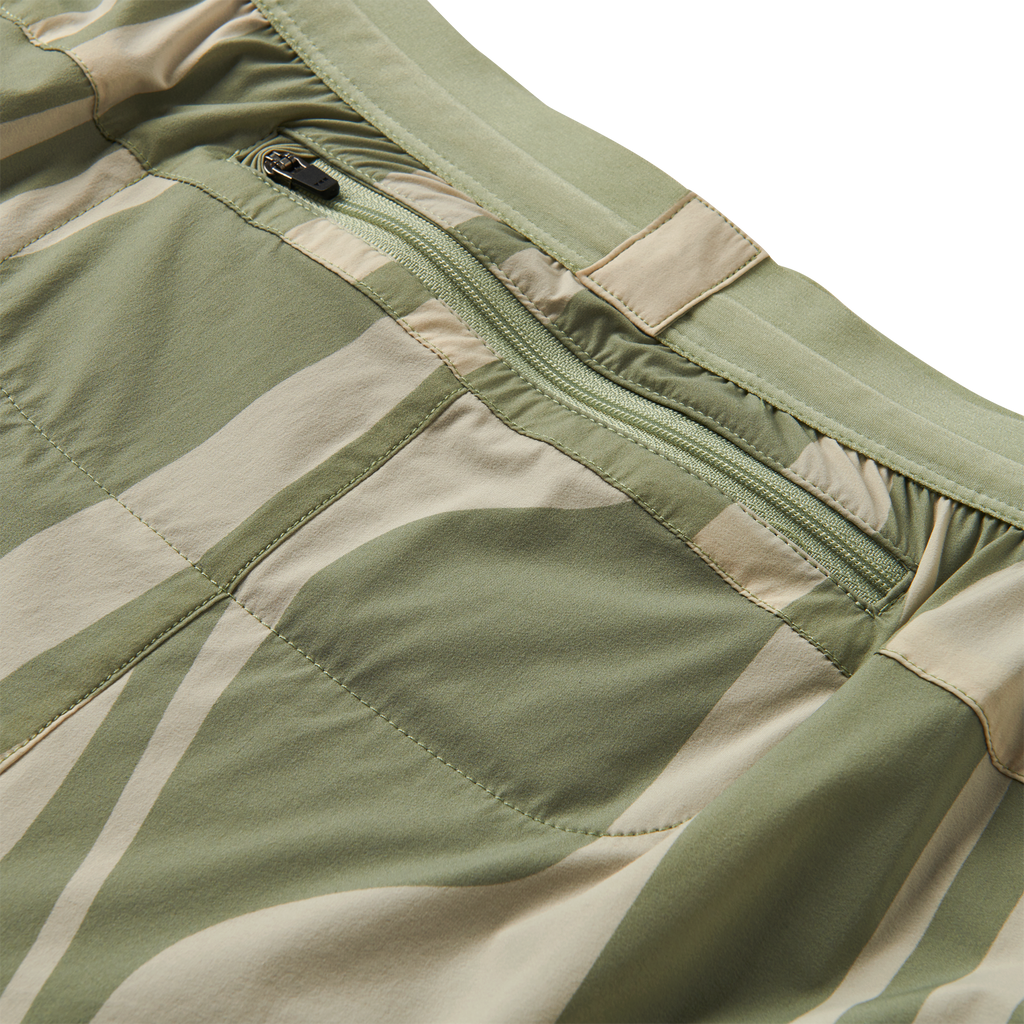 The materials, details, and designs of Roark men's Alta Shorts 5" - Chaparral Big Image - 4