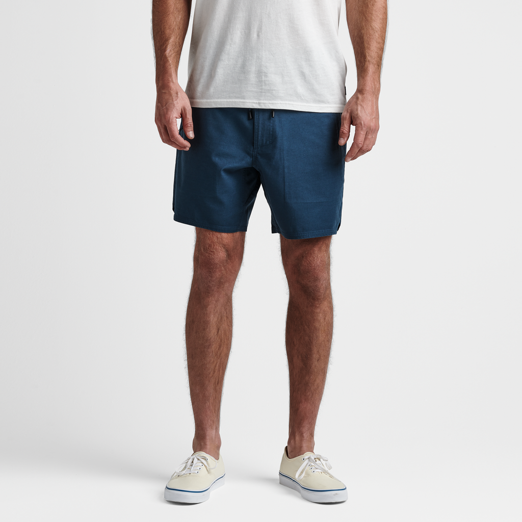 The model of Roark men's Layover Traveler Shorts - Nannai Blue Big Image - 2