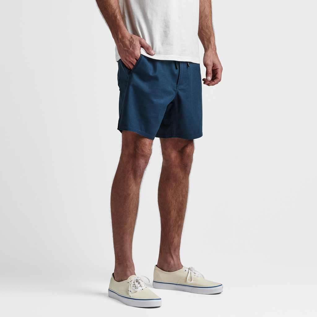 The model of Roark men's Layover Traveler Shorts - Nannai Blue Big Image - 4