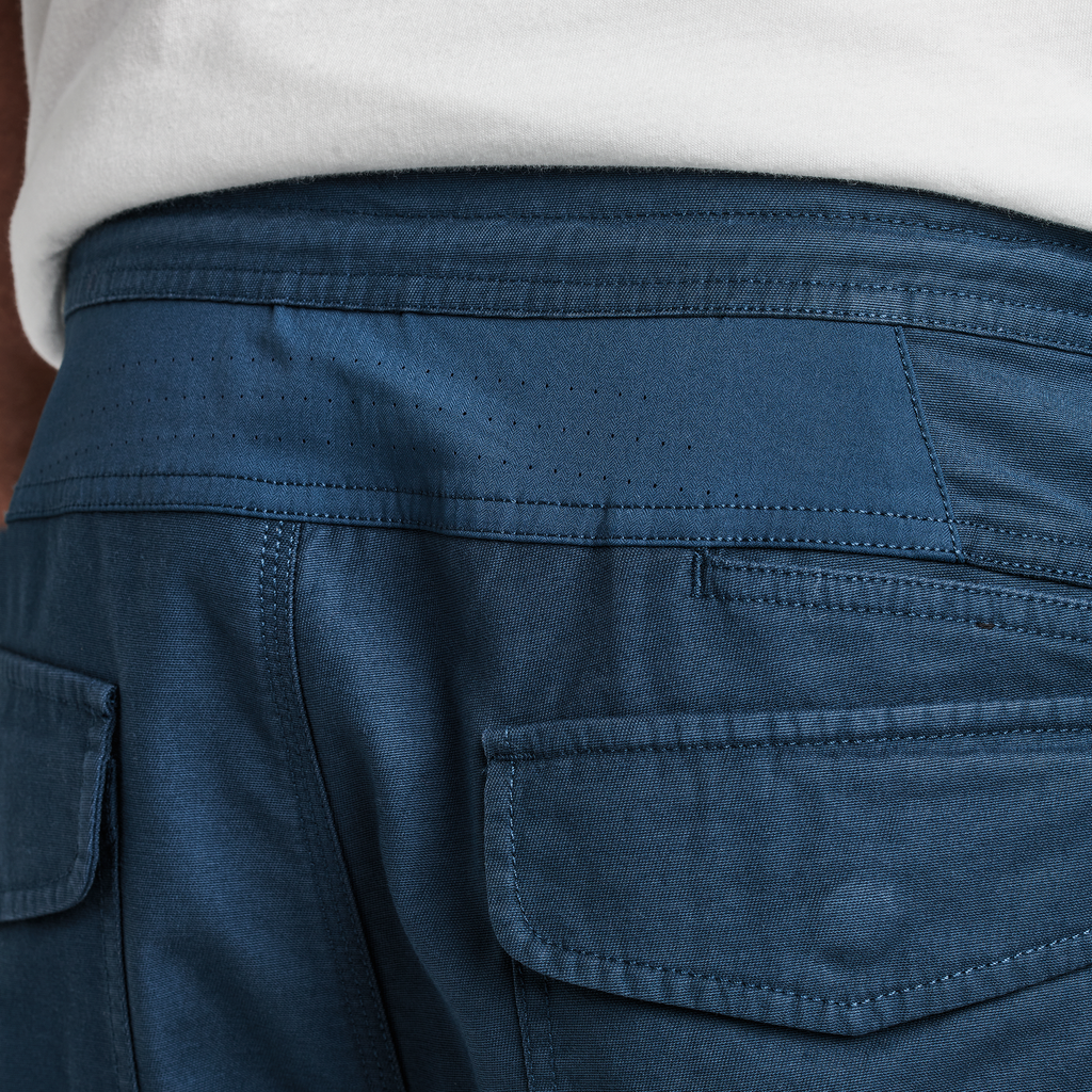 The model of Roark men's Layover Traveler Shorts - Nannai Blue Big Image - 5