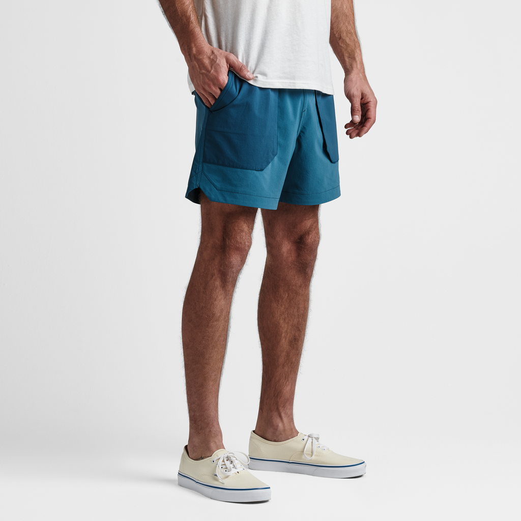 The model of Roark men's Happy Camper Shorts - Costa Big Image - 4