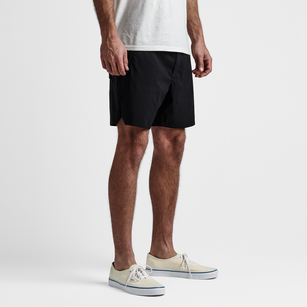 The model of Roark men's Layover Trail Shorts - Black Big Image - 3
