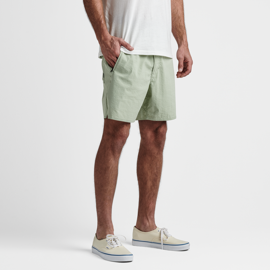 The model of Roark men's Layover Trail Shorts - Chaparral Big Image - 3