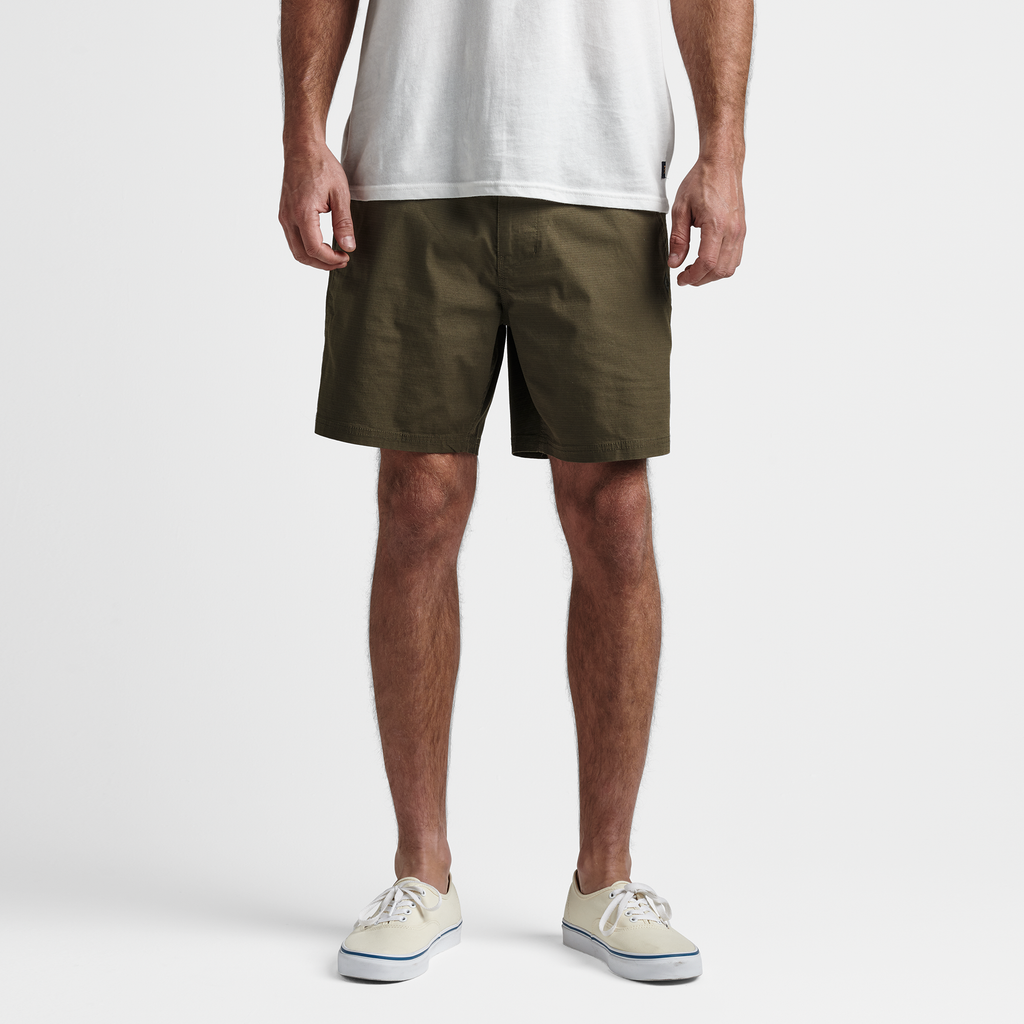 The model of Roark men's Campover Shorts - Military Big Image - 2