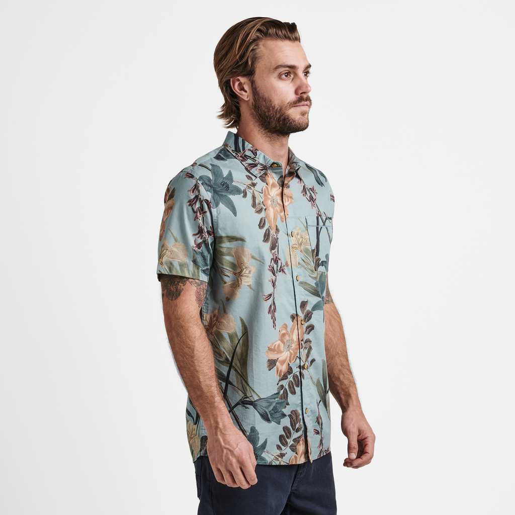 The model of Roark men's Journey Shirt - Dusty Blue Far East Flora Big Image - 4
