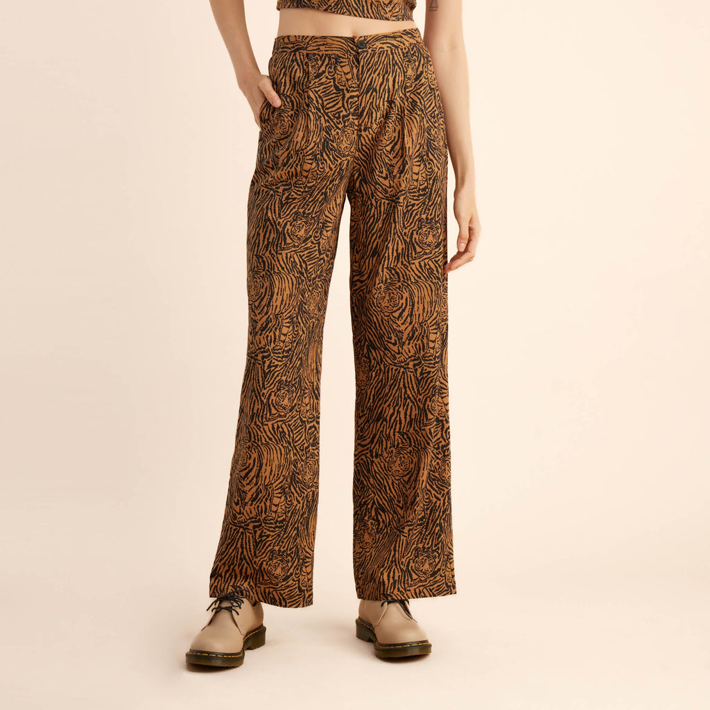 The on body view of Roark women's Pic Pants - Tobacco Big Image - 1