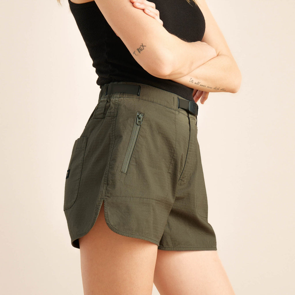 The on body view of Roark women's Campover Shorts 2.5" - Military Big Image - 6